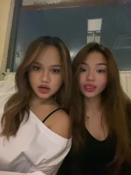 yg kanan gatau lagu nya
