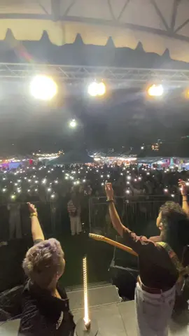 Lukisan kenangan bersama teman2 di Temerloh! Luar biasa semua malam tadi terima kasih dan sampai jumpaaa 🌹 #klangit #fyp #foryou #foryoupage #klangitbulan #fy #orkedfestival #suaraklangit  @ORKED FOOD FESTIVAL @AyiebKlangit @harisklangit @larghdawson_klangit @AryKlangit  📸 @M I E E .__ 