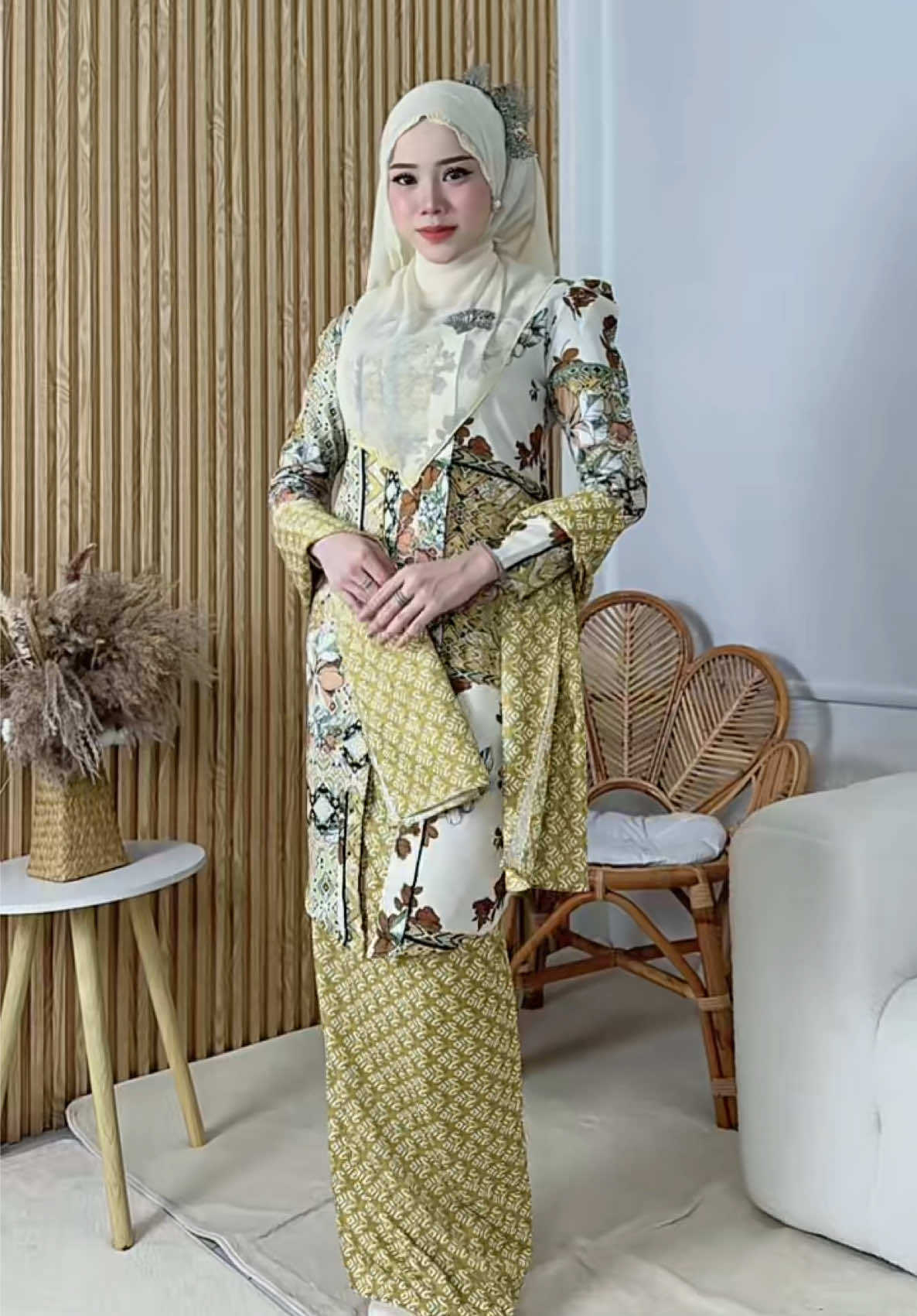 Sumayyah Kebaya ni sekali shawl tau, senang dah tak perlu cari shawl yg matching 😉 #kurungcantik #kurungmoden #kebaya #kebayamodern 