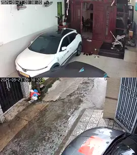 Mẹ đi làm,ở nhà với cậu  Cậu cặp nách xách đi,con t mà t tưởng bọc đồ  tưởng cho nhỏ lao vào vũ trụ ko đó 🤣🤣🤣🤣🤣
