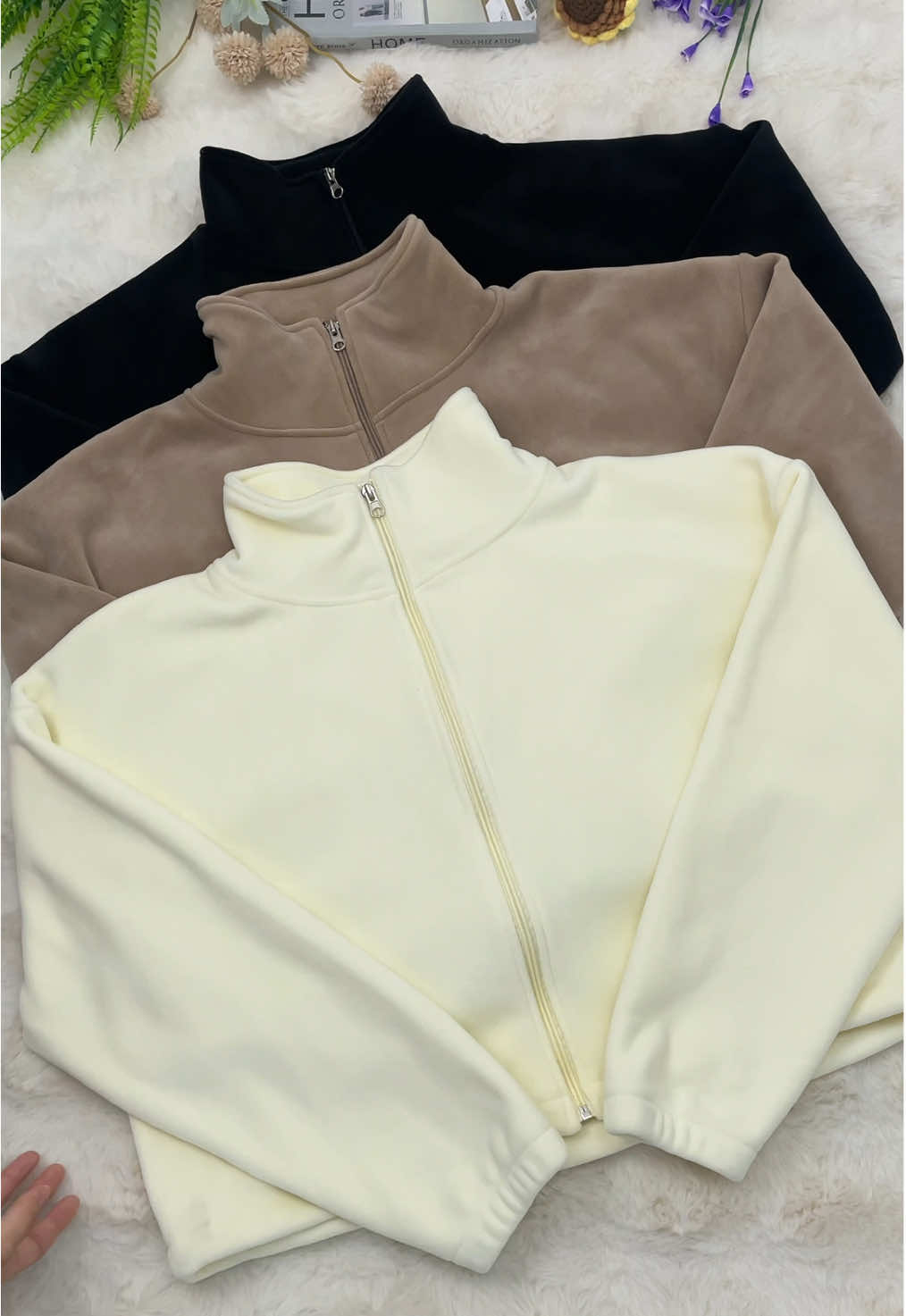 Light as a feather, warm as a hug.🥰 #jacket #yogajacket #sportswear #comfortable #tiktokshop 