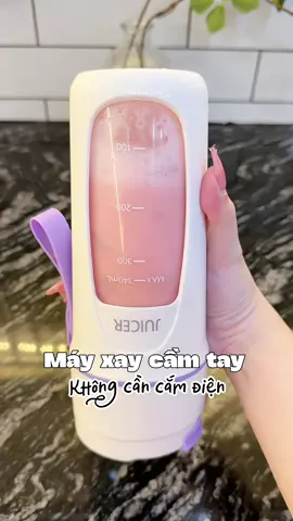 1 em máy xay mini cầm tay không cần cắm điện đâu cực tiện luôn 🤩 xay được cả đá uống sinh tố nhanh gọn lẹ 🍹#mekemdaily #mayxaysinhto #mayxaymini #review #mayxaycamtay