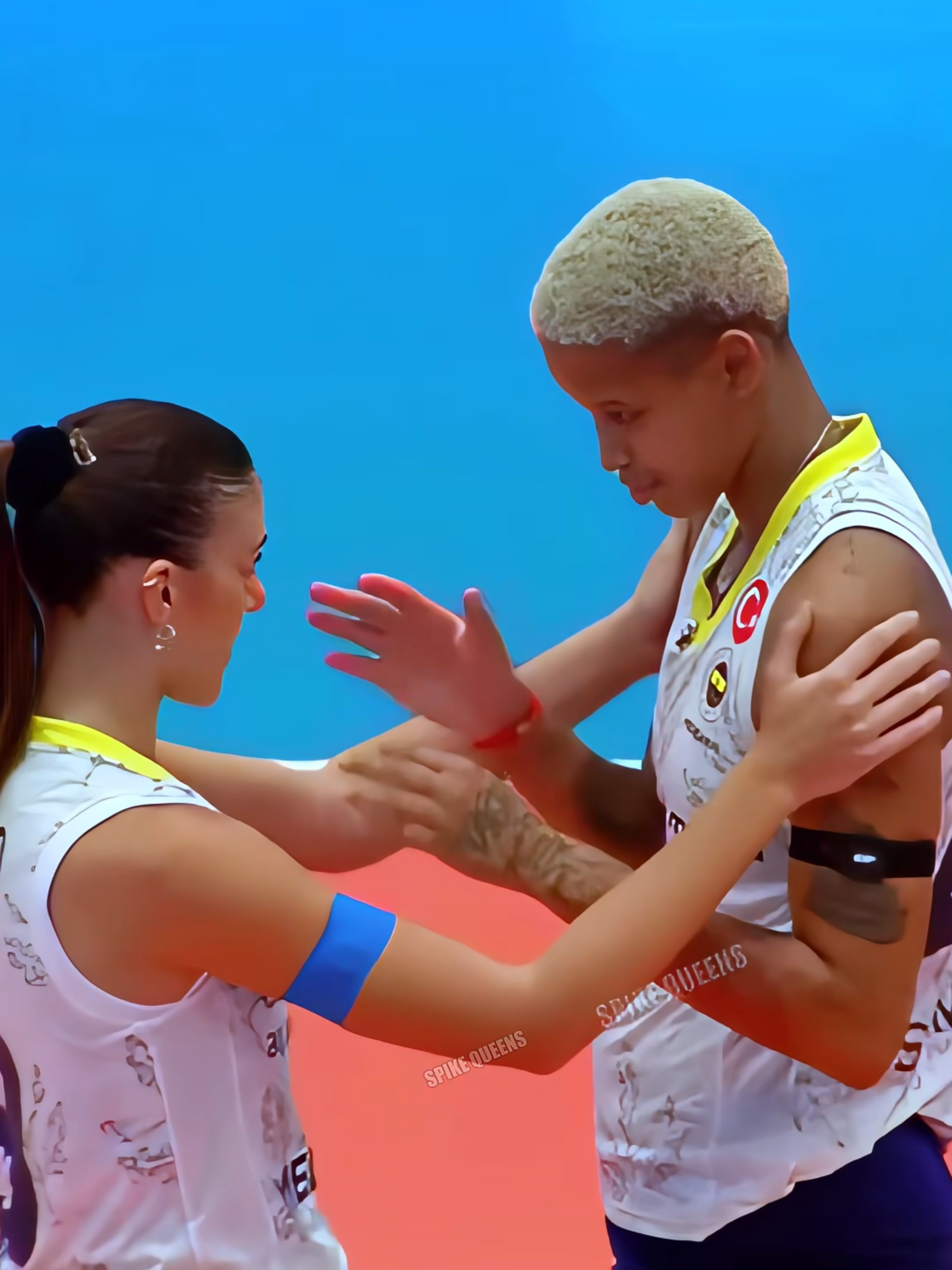 she really has ZERO haters #alessiaorro #positivevibes #fenerbahcevolleyball #pallavolofemminile #sardegnavolleyballchallenge #melissavargas #arinafedorovtseva #womensvolleyball #sarımelekler #fbvoleybol #voleybol @alessiaorro