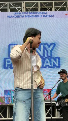 @Rony Parulian - Tak Ada Yang Sepertimu at Ciwalk Bandung 