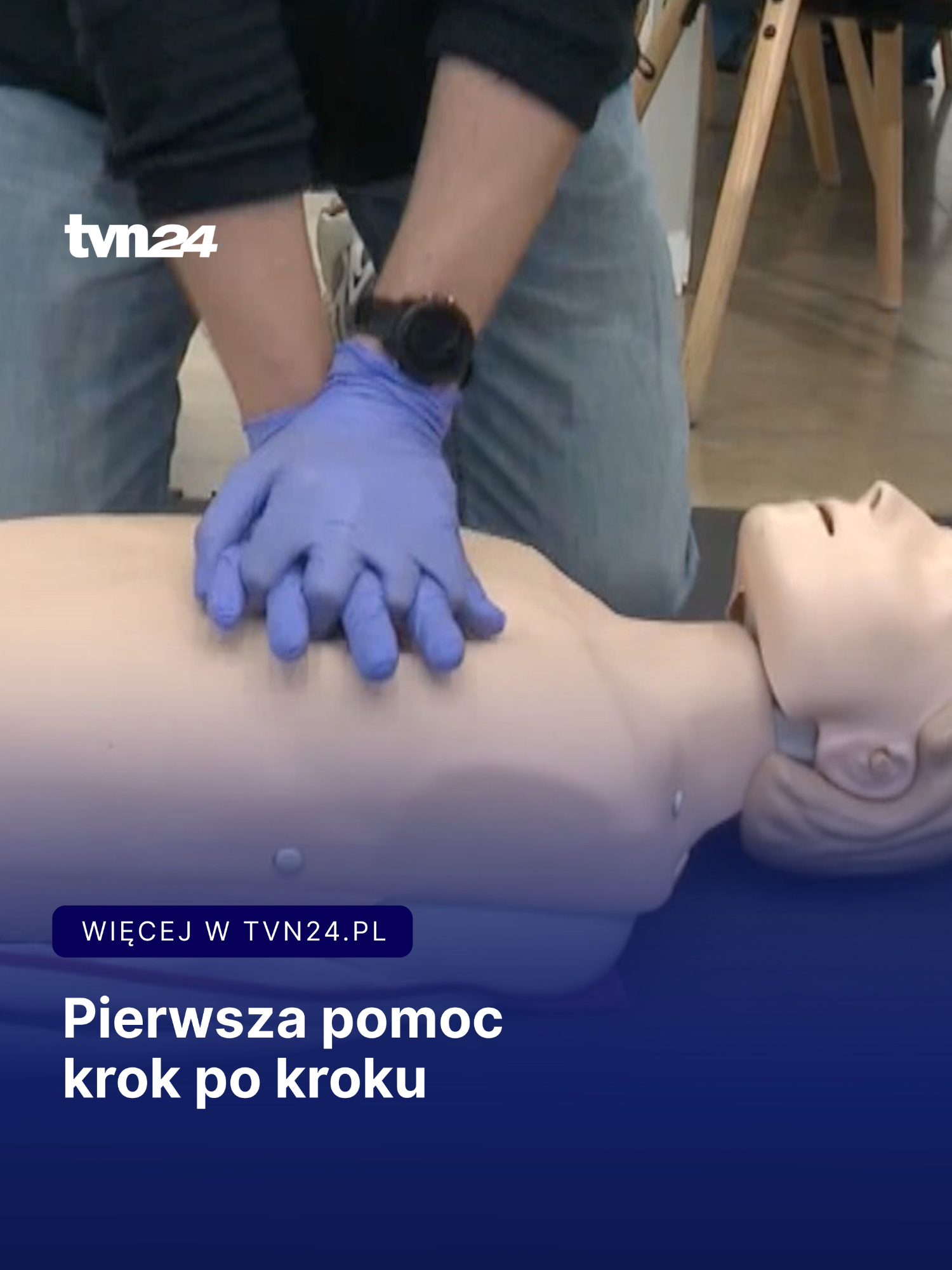 Mieszkańcy Poznania mogą wziąć udział w bezpłatnych zajęciach z ratownictwa medycznego organizowanych przez Fundację re.akcja. Ratownik Bartłomiej Banachowicz, który takie szkolenia przeprowadza, pokazał krok po kroku, jak udzielić pierwszej pomocy. Warto obejrzeć do końca i podać dalej👍  Fot. TVN24  #pierwszapomoc #zdrowie #szkolenie #informacje #fyp #pomoc #Poznań #Polska