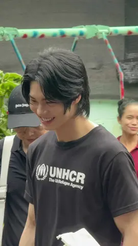 cakep luar dalam🥹🫶🏻 kegiatan untuk campaign UNHCR kemarin mama papa win ternyata ikut nemenin win🥹🫶🏻 #winmetawin #UNHCRThailand @winmetawin  cr.to all owners of original clips🙏🏻