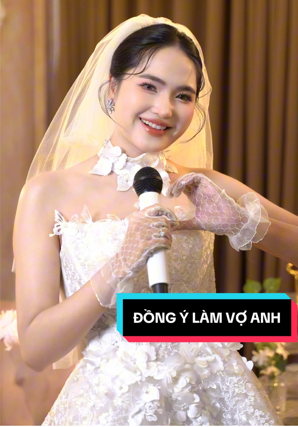 Từ nay ta đã là vợ chồng cùng bên nhau xây giấc mơ nồng, trọn đời ấp ôm như hình với bóng🥰.“ Đoạn nhạc này… có ai nghe xong thấy tim mình rung lên không ạ😜, mọi người cùng chờ đón bản full trên kênh ytb Mộc Thanh Official vào 19h ngày 1 tháng 10 nhé ạ🙆‍♀️#dongylamvoanh #mocthanh #mocthanh6789 #longhohuynh #nhachaymoingay 