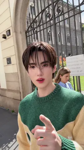 🇮🇹 #PradaSS26 @Prada #Prada #PradaSS26xPHUTATCHAI #PHUTATCHAI #BUSbecauseofyouishine
