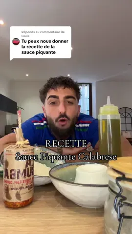 Réponse à @Louis e voilà fratello, la recette de la sauce piquante que j’ai mis hier dans la foccacia ! J’espère que la recette vous plaira et que vous allez faire de bons sandwich avec 🤌🏽🇮🇹 Recette :  • 1 Ricotta  • Bomba Calabrese ou Nduja, ou n’importe qu’elle autre sauce piquante. (Italienne bien sûr 😉) • Parmigiano Reggiano • Huile d’olive • Origan  #recette #cuisine #pourtoi #italia #fyp 