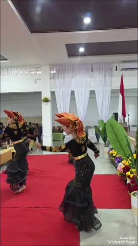 Mendampingi Ketua Komisi VII DPR-RI Dr Saleh Partaonan Daulay @zul.hasan @putri_zulhas @zita.anjani @sahabatverrell @bramastaverrell @amanat_nasional @yandri_susanto @ekopatriosuper @vivayogamauladiofficial @h.syahafandin_sh @hendra_cipta.se.mm @pashaungu_real @farahputerinahlia @salehpd @jatimbasispan #ZulkifliHasan #PartaiAmanatNasional #PANAWARDS #27PANPANGANTERDEPAN #27TahunPAN   @king.uyakuya   