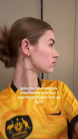 YAY BIG HOOP BIG HOOP I CAN BE LIKE ALL THE BADDIES NOW 😜😜😜😜 #fashion #fashiontok #goldjewellery #earrings #goldearrings 