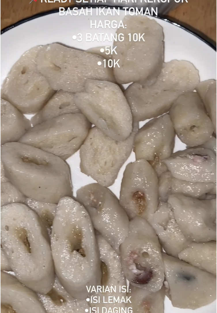 Bismillah, Ready setiap hari kerupuk basah nia, menggunakan ikan toman asli, produksi sendiri adonan dijamin full daging ikan bukan yg hanya tepung aja bisa dilihat dari texture✅ Siap terima orderan berapa banyak pun, yuk reseller” merapat cocok untuk yang mau jual lagi👍🏻 Ada 3 varian harga:  •3 batang 10k •5k perbatang •10k perbatang (Rasa sama, beda ukuran aja) Ada 3 varian rasa: •Isi daging ikan •Isi lemak ikan toman •Polos (Tanpa isi) Semakin banyak order semakin banyak bonus yang di dapatkan, soal rasa dijamin enak dan lembut, sudah banyak yang berlangganan dengan kerupuk basah nia, cocok untuk yang mau jual lagi dan cemilan sehari”👍🏻 📍Lokasi: Putussibau kota, Kapuas hulu (Kompleks BTN kedamin darat, Putussibau selatan) 📌Siap kirim seluruh wilayah kalbar dan luar kalbar ☎️Wa owner: 0856-0029-0890 ❗️Instagram: Kerupukbasah_niaaaa #kerupukbasah #fyppppppppppppppppppppppp 