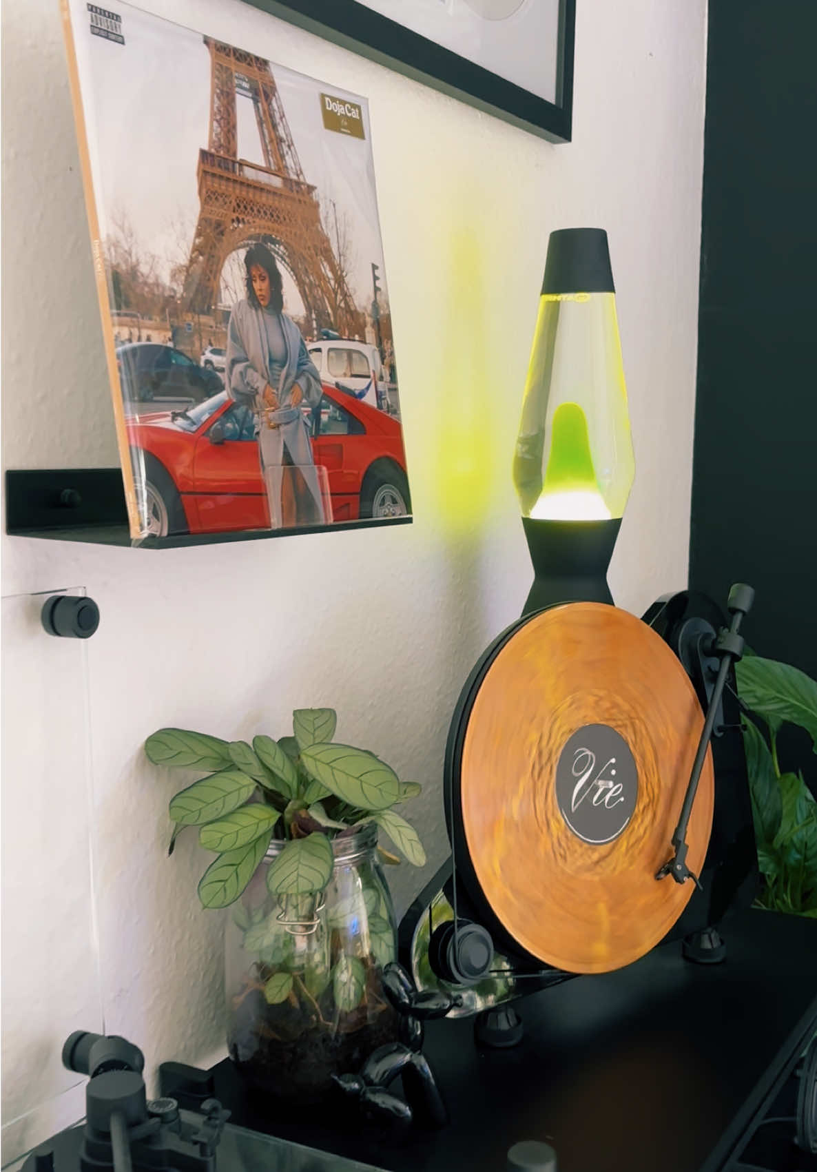 What a beautiful vinyl in my collection. 💛 I’m spinning Doja Cat’s Vie on my vertical turntable. #dojacat #vinylcollection #vinylsetup #turntablesetup #creatorsearchinsights 