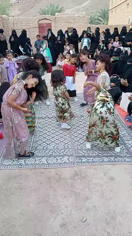 # الرقص الشعبي 
