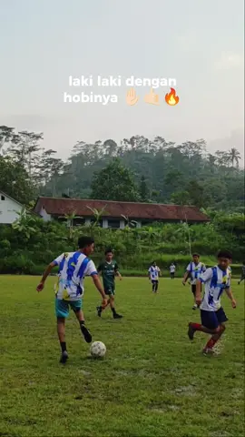 hobi sejak secil main bola ujan ujanan 😆😂😂 #promomakangajian #geloraragantaka #lapanganbola #tarkam #ligart 