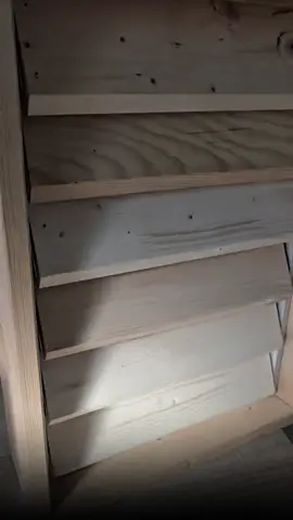 Glisiere din Aluminiu pentru Terase, Balcoane și Foișoare Glisierele din aluminiu reprezintă soluția modernă și practică pentru amenajarea spațiilor exterioare precum terase, balcoane sau foișoare. ✔️ Rezistență și durabilitate – Aluminiul oferă protecție împotriva ruginii, intemperiilor și uzurii, fiind ideal pentru utilizare îndelungată. ✔️ Design elegant – Aspectul simplu și modern se integrează perfect în orice tip de construcție. ✔️ Montaj rapid și sigur – Sistemul de glisiere permite fixarea ușoară, fiind compatibil atât cu lemnul, cât și cu alte materiale. ✔️ Funcționalitate maximă – Oferă stabilitate și posibilitatea de a crea pereți decorativi sau despărțitori pentru spații exterioare. 👉 Se recomandă utilizarea cu scânduri de lemn tip rombus, ușor de găsit în magazine precum Dedeman sau alte centre de bricolaj. 🔧 Glisierele sunt disponibile în diferite dimensiuni pentru a se adapta nevoilor fiecărui proiect: 1 m, 1.5 m, 2 m, 2.5 m și 3 m liniar. #GlisTerra #paulowniaonline #paulownia #terase #obloane 