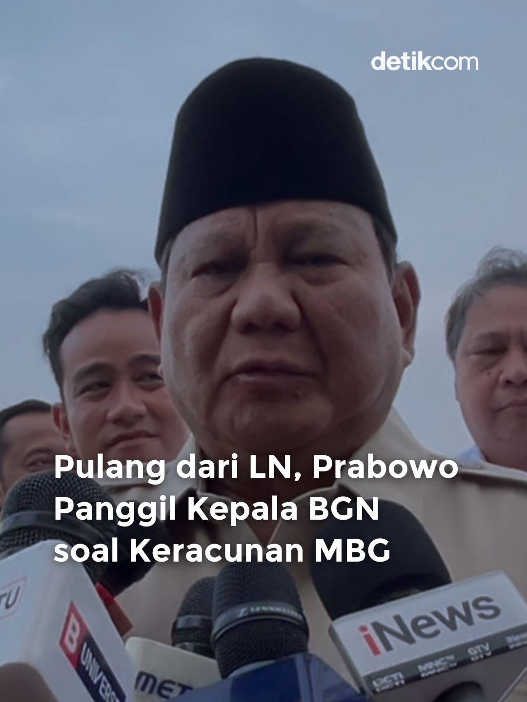 Presiden Prabowo Subianto memantau dugaan kasus keracunan terkait program makan bergizi gratis (MBG). Sepulang dari luar negeri ini, Prabowo mengaku akan memanggil Kepala Badan Gizi Nasional (BGN) Dadan Hindayana dan pejabat terkait untuk membahas persoalan tersebut. Baca berita selengkapnya hanya di detik.com! Video: Wasti Samaria Simangunsong Creator: Ariandi #detikcom #Prabowo #MBG #MakanBergiziGratis #Keracunan