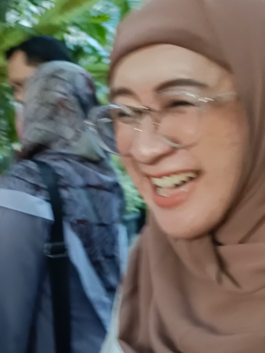 Tamu dari berbagai daerah dan berbagai kalangan, berkumpul bersama di kediaman Pak Jokowi #fyp #jokowi 