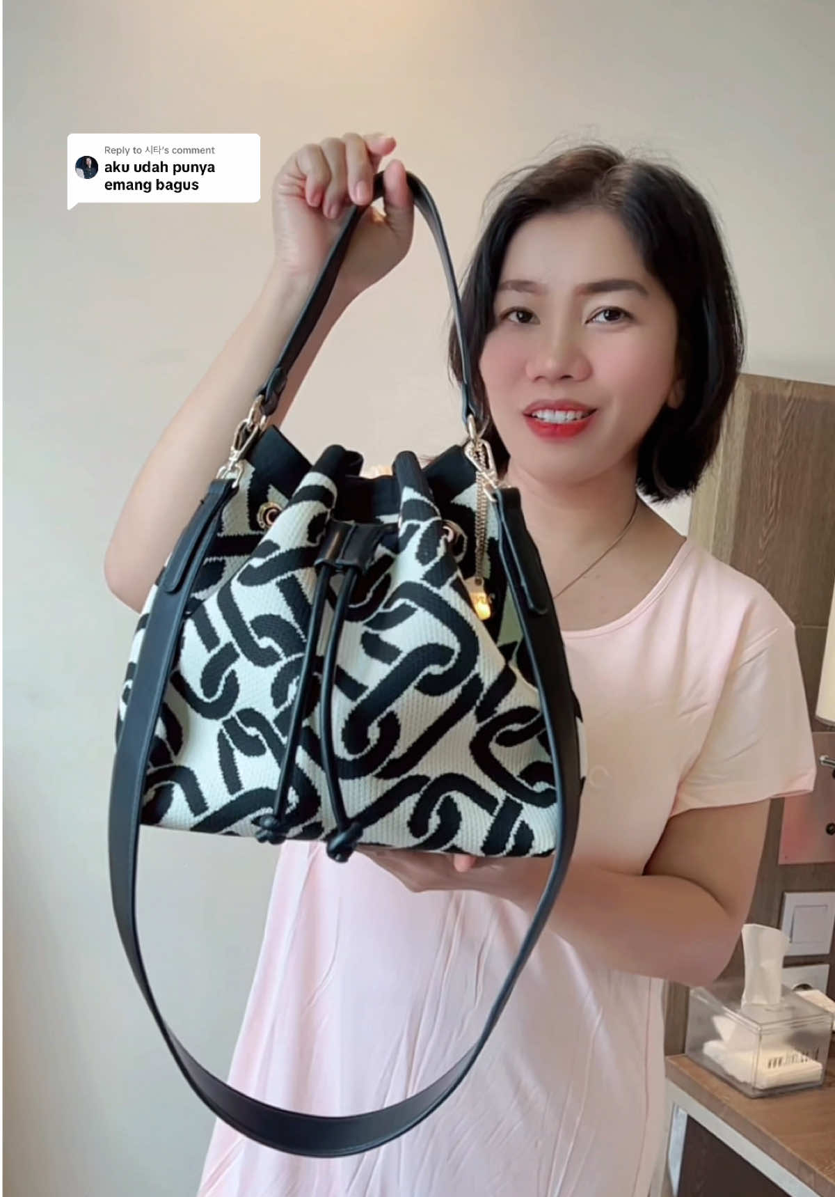 Replying to @시타   #taswanitaselempang #handbagcantik #handbagwanita #tasrajut #taswanitamurah 