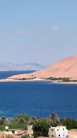 الأماكن ‏ساعات تمضي ونحن واقفون نتأملها ‏ممرات أصبحت أثرا