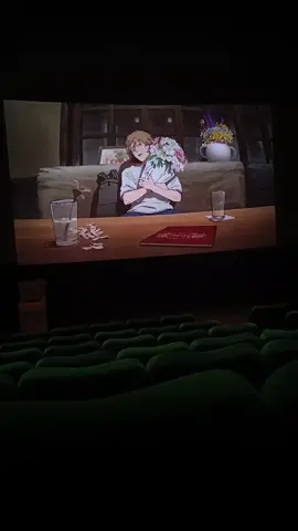siapa yang film selesai, langsung pergi. buat yang gk sempat nungguin sampai lagu habis.  berkat lagu Utada hikaru sama kenshi yonezu, jadi nunggu lagu selesai gak kerasa.  #chainsawman #rezearc #makima #denji #power 