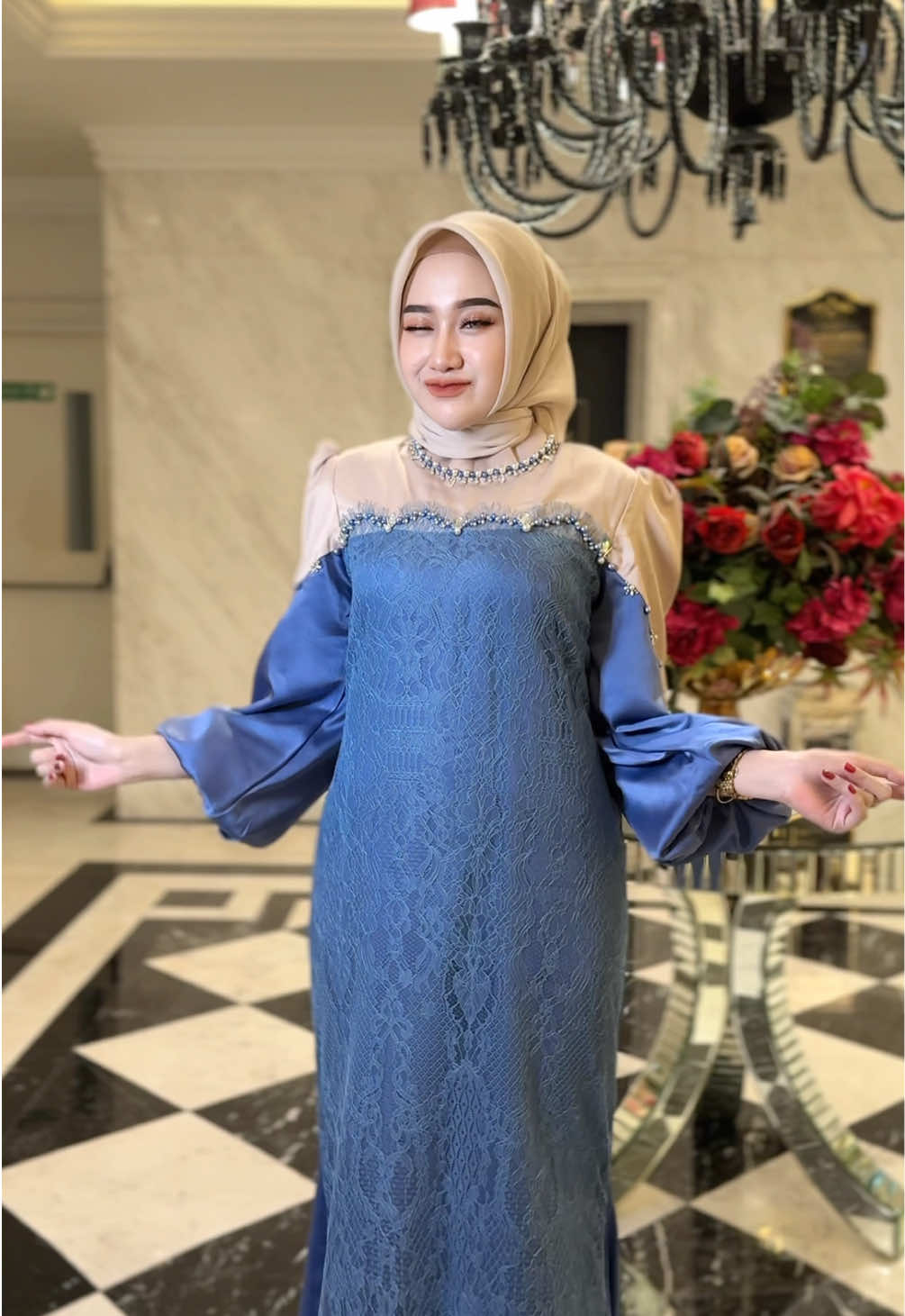 Dress ini kaaaannn yg banyak kalian tanyain di vt kak @Ocii.07, biru denim as always kalau kak oci pakai langsung banyak yg co, co di live yuk sekarang #fyp #berandagak #dressbridesmaid #dresskondangan #dressmewah 