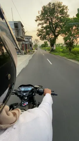 jalan” sore sama ayang#gitull☄️ #dohcgank #cb150r #cb150rindonesia #fyp 
