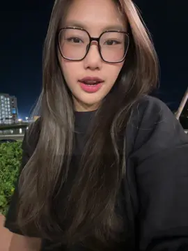 กลับกับใครดีครับ พี่ไม่กล้บนะพี่นอร พี่เหงาๆ นอยๆ หยอกๆๆๆ พี่ไม่ไป พี่โดนยุงกัดมันคัน ล้อเล่นพี่อยู่บ้านไม่ได้ไปไหนเบยเว่ย