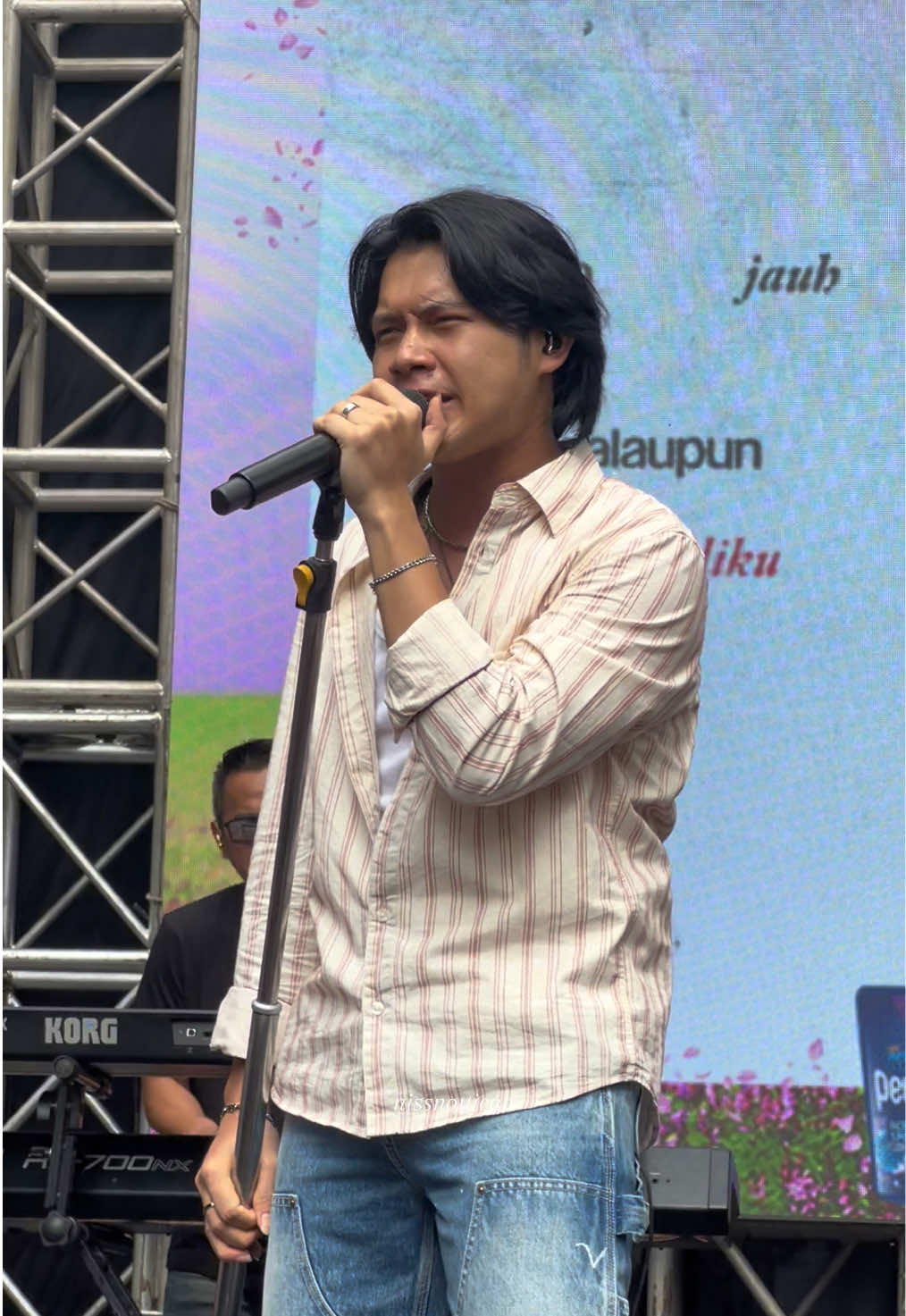 tak ada yang sepertimu @Rony Parulian 🤍 #ronyparulian #takadayangsepertimu #fancam #konserbandung #ciwalk 