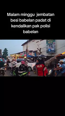 Termonitor arus lalin malam minggu dari sore hingga habis isya padat namun dikendalikan butir Polsek Babelan, tepat pukul 20.00 Wib sudah normal lancar kembali,27-9-2025#babelan #babelanbekasi #kamseltibcarlantas #infobekasi #foryoupage❤️❤️ 