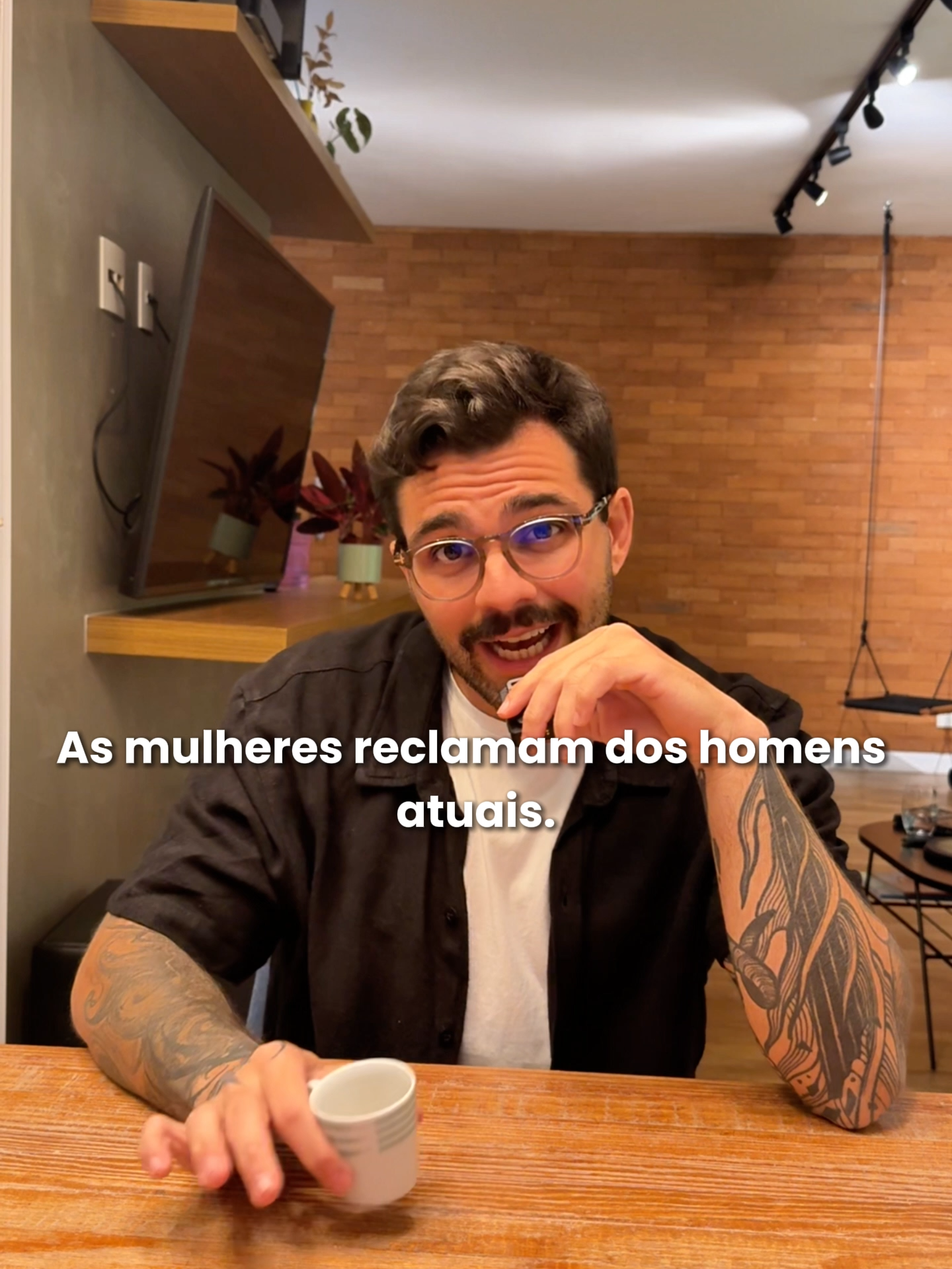 As mulheres reclamam dos homens atuais, mas se esquecem de que esses mesmos homens foram criados por mães solo. #cafecomteupai #cafecomdeuspai #relacionamentos #ofimdaficada