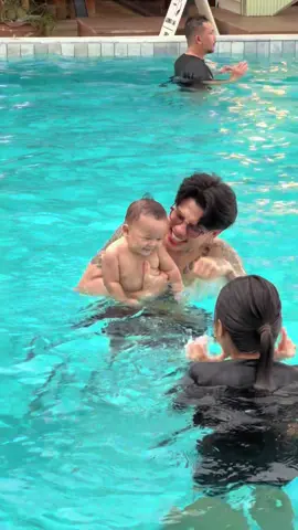 สนุกกว่าเพื่อนเลนนะ แม่ก็ตะโกนให้ขึ้นได้แล้วอยู่นั้น เห็นมั้ยหนูกำลังสนุกเลย.555555 ☺️ #familyday #น๋องมาคิน👶🏻 