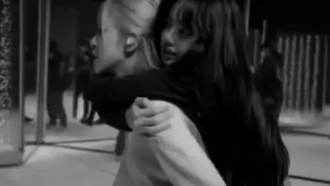 -  #CHAELISA   ,  I could treat u better than him.  -  #m   #rose   -    #Lisa    -  #viral 