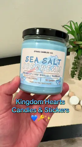 Step into the magic of Kingdom Hearts with our fandom candles! 🕯💫 💙 Sea Salt Ice Cream Candle – a sweet blend of sea salt, creamy vanilla, and nostalgia straight from Twilight Town 🍦🌊 💛 Paopu Fruit Candle – juicy peach, passionfruit, and mango, the fruit of destiny you can share forever 🌟✨ Both are vegan soy wax, 35+ hours burn time, and made for true fans who want a piece of the Kingdom Hearts universe in their home. PLUS ➡️ We also sell waterproof Kingdom Hearts stickers so you can take the magic with you anywhere – water bottles, laptops, journals, you name it! 🌊🔑 Shop now and let your heart be your guiding key! 🕯🌟 #KingdomHearts #kingdomhearts3 #GamerGirl #AnimeCandles #disney 