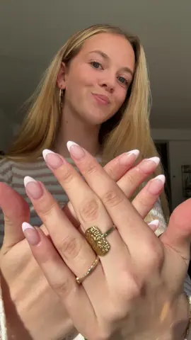 Flotteste negle lavet af @2600.nails ❣️ Alle materialer og produkter er EU godkendte🌟 I kan også følge og booke tid via Instagram ~ 2600.nails #negle #nails #nailinspo #reklame #nailsart 