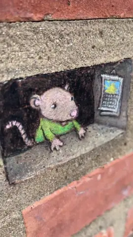 Mysterious characters come alive on the sidewalk 🎨🖌️ Artist:David Zinn(StreetArtByDavidZinn) #sidewalkchalk #streetart #artist #creative #art 