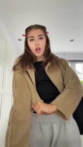 pack with me to get ready for a party😛😛 #fyp #packwithme #party #essentials #relatable 