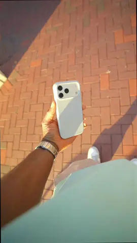 iPhone 17 Pro Max in Silver 😮‍💨 + Moft snap case. Best iPhone setup  #iPhone17ProMax #iPhone17 #AppleUnboxing #TechUnboxing #MoftCase          