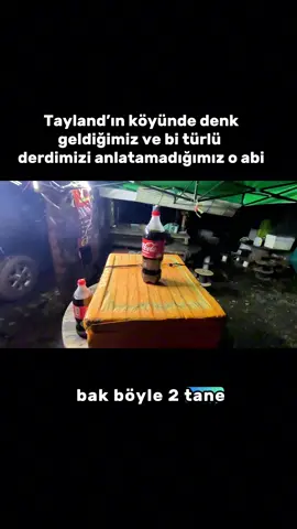 Bu içecek ne bilmiyorum,şişenin içindekini bilen var mı Tahminler? 🇹🇭YouTube Furkan Aras her gün 19’00’da yeni vlog #tayland #otostop #change #sohbet #yemek #akşamyemeği #gece #uzunyol #açlık #yemekvideoları #seyahatvlog #seyahat #filipinler #kamboçya #bangkok #sokak #kırgızistan🇰🇬 #kazakistan🇰🇿 #dünyaturu #gezgin #furkanaras #furkanarasmogolistan 