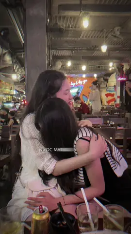 Chưa kịp khóc thì ty tới phải cười