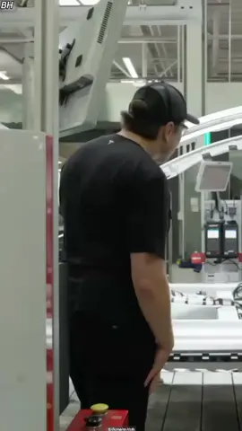 Elon Musk In Tesla Factory 😍#elonmusk #Tesla #Innovation #DreamBig #HardWorkPaysOff 