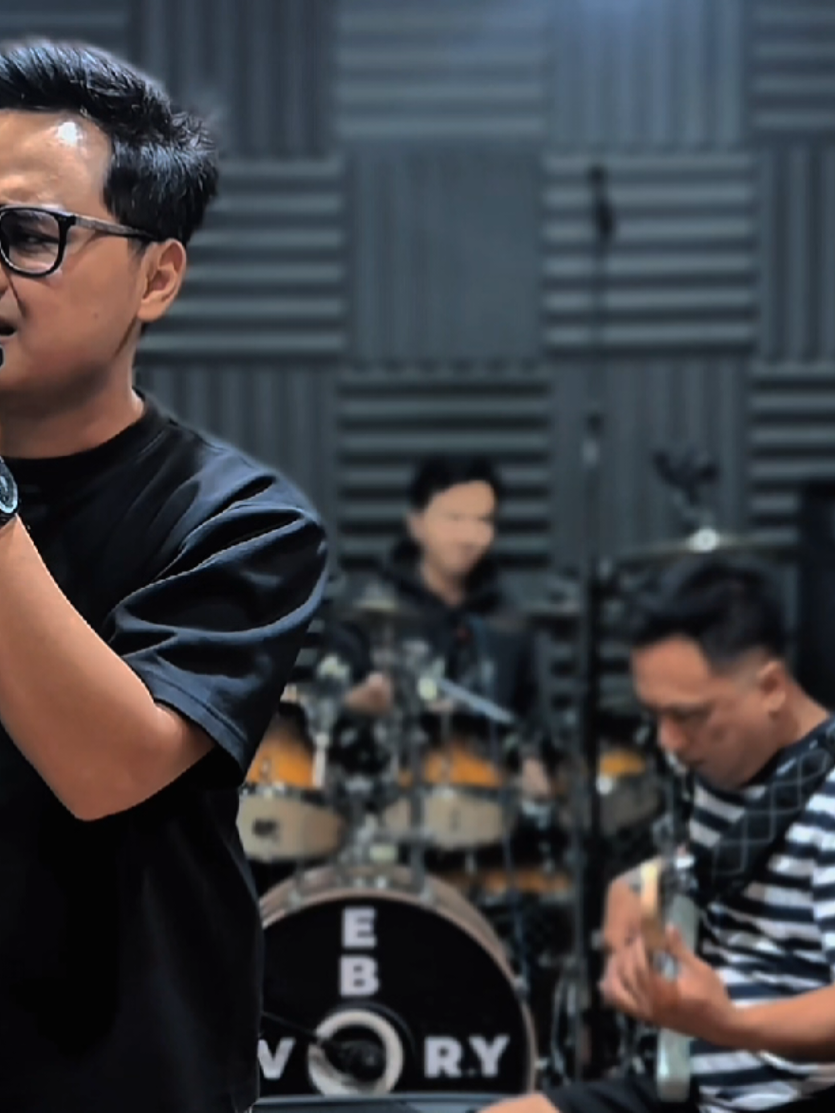 Akhirnya kita bisa upload lagi gaiss..  Maklum yaa ini just hobi ya gais bukan tempat kita cari beras jadi yaa bakal jarang2 upload 🙏🙏🙏 #ornitoband #takkanberarti