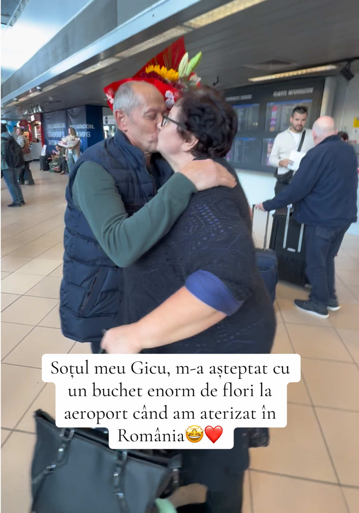 Ce întâmpinare frumoasă când am ajuns în România. ❤️🤗 M-am emoționat tare! Mulțumesc Giculina mea!🩵