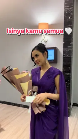 Ini dada isinya kamu semua, alamak inikah jatuh cinta 🤍 #fyp #foryoupage #foryourpages #lyodra #lyodraginting @Lyodra Ginting 