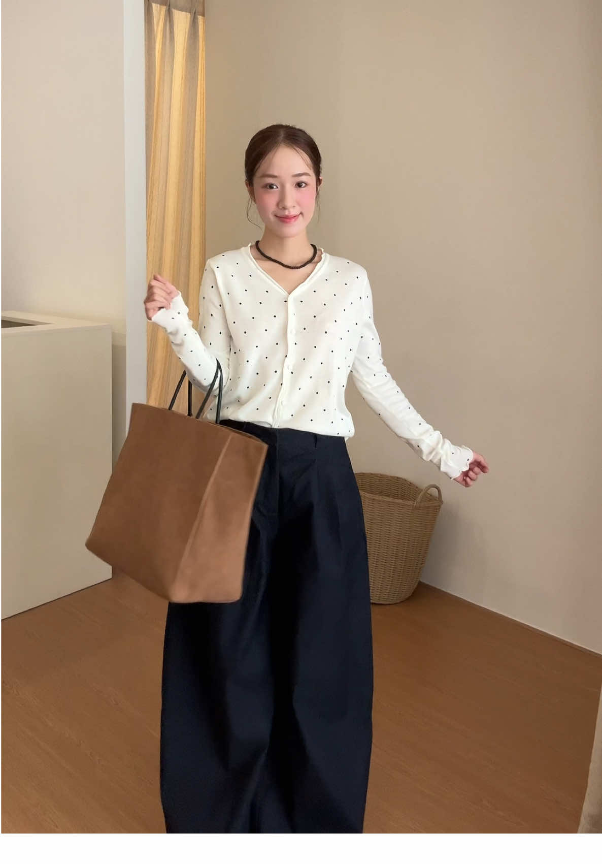 Outfit cho những ngày đầu thu 🍂🚪  #tiktok #mirbyhi #xuhuong #cardigan #newcollection 