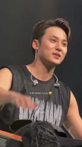 DAMNNN HE’S SOOO FINEEE 😫😫 #mingyu #kimmingyu #seventeen17_official #fyp #foryoupage 