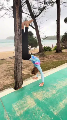 Really good exercise for flexibility #sofiamarininagymnast #gymnastics #flexible #stretching 