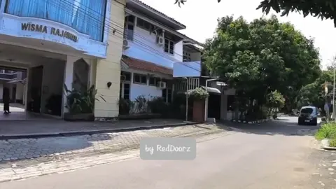 rekomendasi hotel di pusat kota cirebon, yang sangat strategis dan memiliki konsep bangunan nuansa classic.  namanya :  
