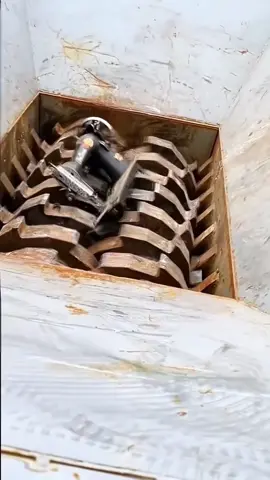 #shredder  #crusher  #machine  #safed  #doubleshaftshredder 