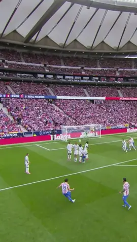 Así fue el GOLAZO de tiro libre de Julián Álvarez 🎯⚽️. #laliga #realmadrid #atleticodemadrid #julianalvarez 
